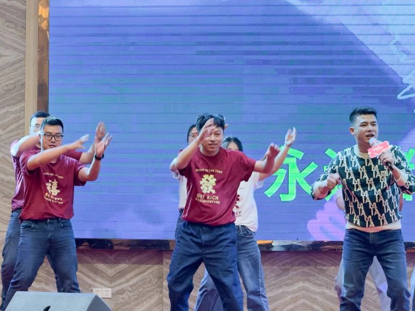拓路前行·領(lǐng)跑未來 | 集團(tuán)2023年度總結(jié)會暨2024迎新晚會圓滿結(jié)束！(圖30)