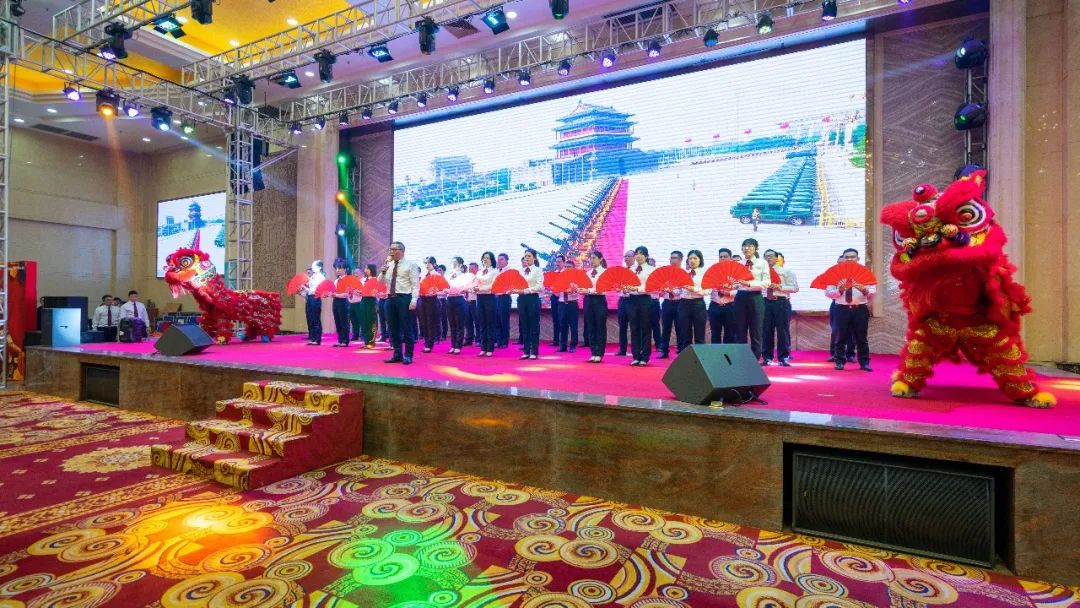 金虎迎新·領(lǐng)跑2022 | 集團(tuán)年度總結(jié)會(huì)暨新年晚會(huì)完美落幕！(圖14)