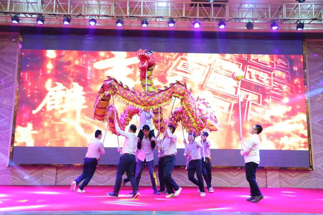 金虎迎新·領(lǐng)跑2022 | 集團(tuán)年度總結(jié)會(huì)暨新年晚會(huì)完美落幕！(圖15)