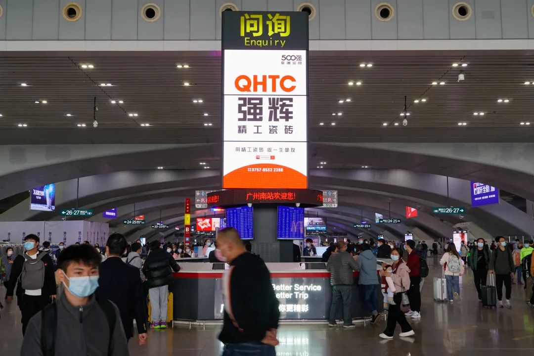 開年“第一炮”！強(qiáng)輝高鐵廣告開啟“霸屏”模式！(圖2)