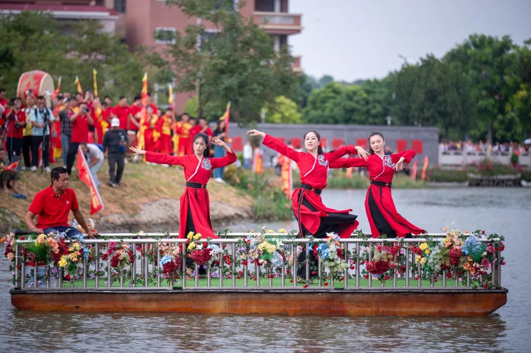 燃動(dòng)金秋 | 草艇競(jìng)渡，奪人風(fēng)采彰顯非遺文化瑰寶之韻(圖8)