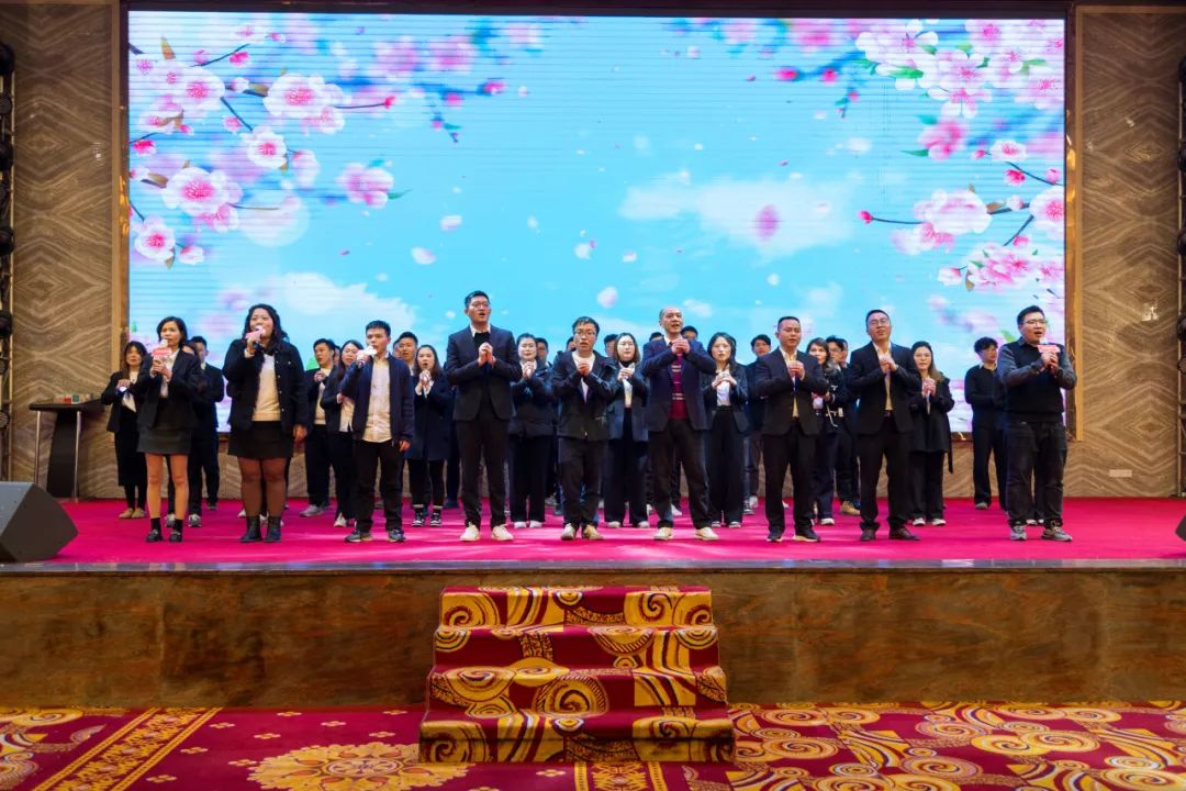聚勢·創(chuàng)變·敢為 | 強輝集團2025年迎新晚會圓滿結(jié)束，共繪未來新藍圖(圖26)