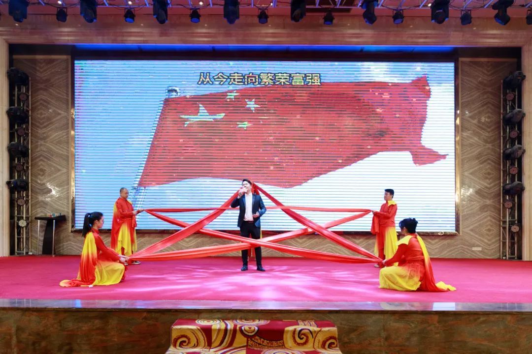 聚勢·創(chuàng)變·敢為 | 強輝集團2025年迎新晚會圓滿結(jié)束，共繪未來新藍圖(圖25)